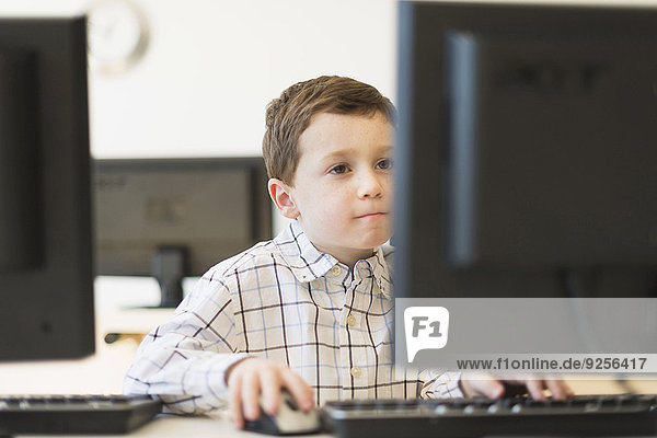 benutzen Computer Junge - Person 5-9 Jahre 5 bis 9 Jahre
