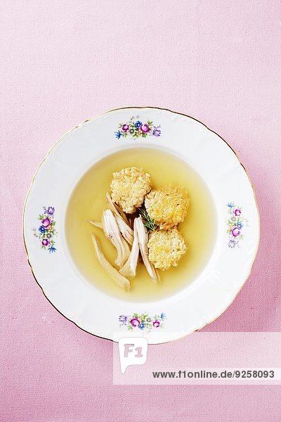 Chicken soup with rice cakes