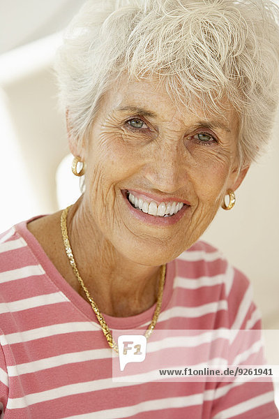 Senior Senioren Frau lächeln