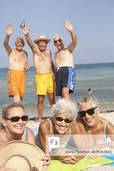 Senior Senioren Freundschaft Entspannung Strand