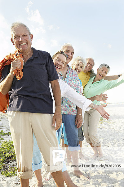 Senior Senioren Freundschaft lächeln Strand
