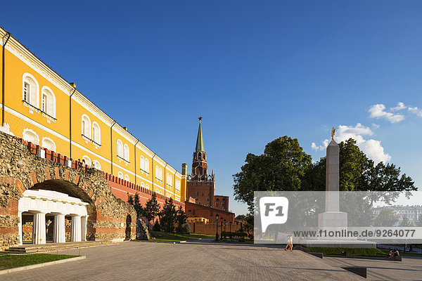 Russland  Moskau  Alexandergarten  Kreml-Arsenal  Turm und Ruinengrotte