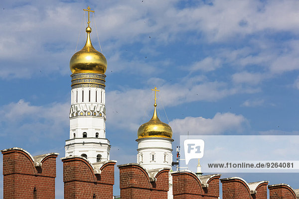 Russland,  Moskau,  Kreml-Mauer und Iwan der Große Glockenturm