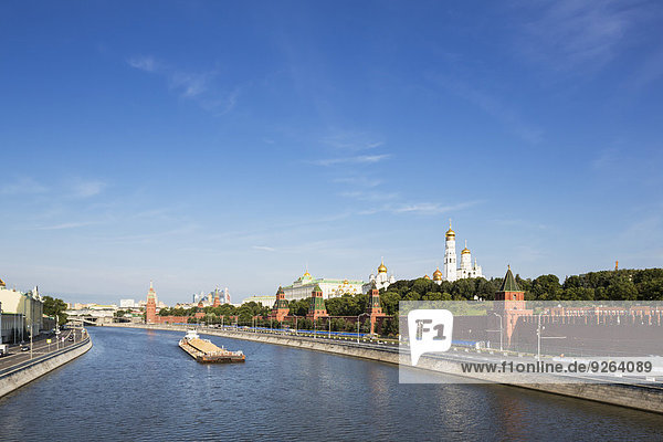 Russland,  Moskau,  Moskwa,  Kremlmauer mit Türmen und Kathedralen