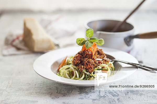Zoodles  Spaghetti aus Zucchini  mit Bolognese-Soße
