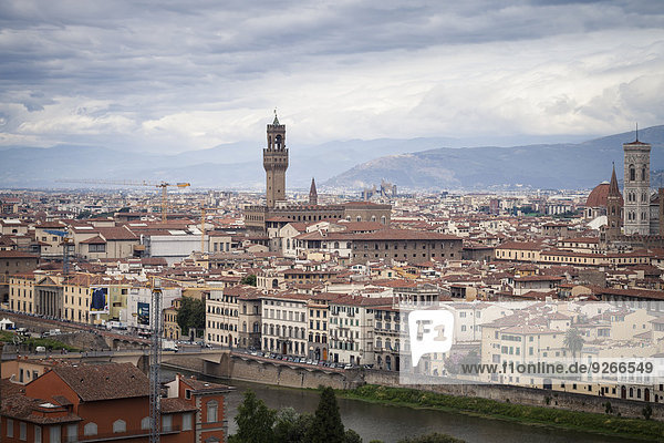 Italien  Toskana  Florenz  Stadtansicht mit Palazzo Vecchio vom Piazzale Michelangelo aus