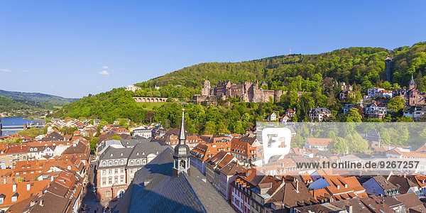 Deutschland  Baden-Württemberg  Heidelberg  Blick von der Kirche des Heiligen Geistes  Altstadt und Schloss Heidelberg