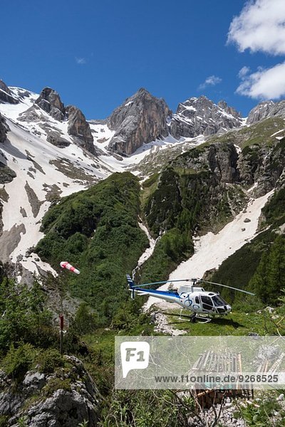 Hubschrauber auf Rundflug,  Alleghe,  Dolomiten,  Italien