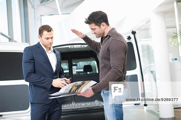 Kundenbefragung Verkäufer im Autohaus
