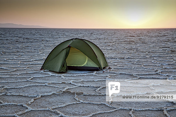 Zelt in der Salzwüste  Dasht-e Kavir  Marenjab  Maranjab  Semnan  Iran