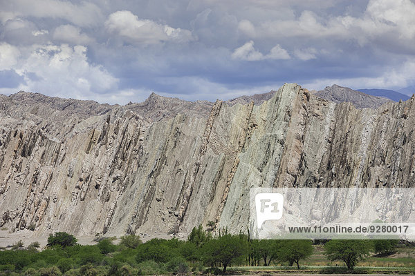 Geologische Formationen eines ausgetrockneten Sees im Monument Natural Angastaco  Salta  Argentinien