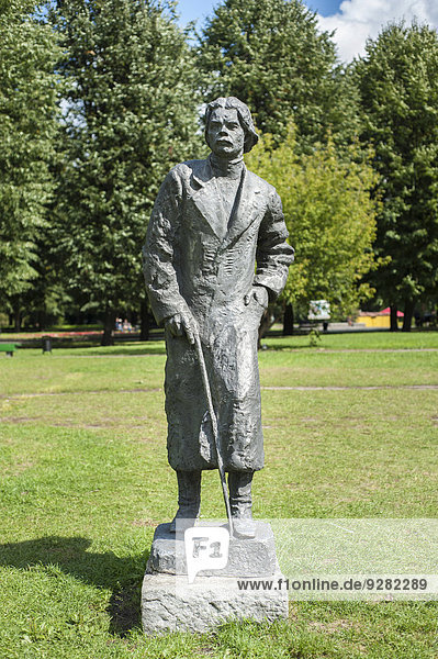 'Skulptur ''Maxim Gorki''  Künstler V. Fedorin  1985  im Skulpturenpark  Kneiphofinsel  Moskauer Rajon  Kaliningrad  Oblast Kaliningrad  Russland'