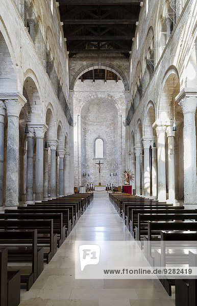 Kirche Italien Kirchenschiff Trani