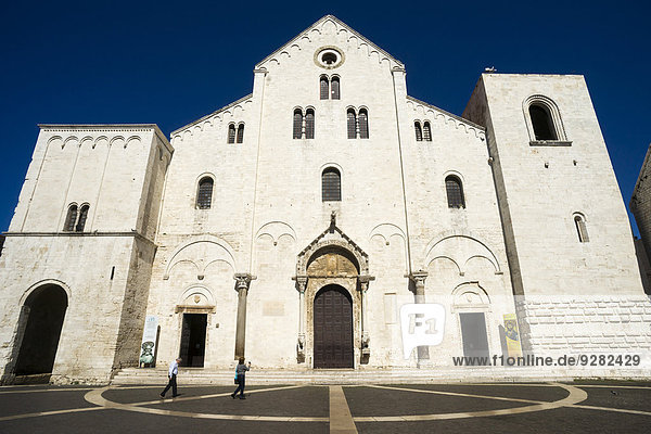 Main façade of the Cathedral Basilica of San Nicola  pilgrimage church with the remains of St Nicholas  construction started in 1087  Romanesque style  Bari  Apulia  Italy