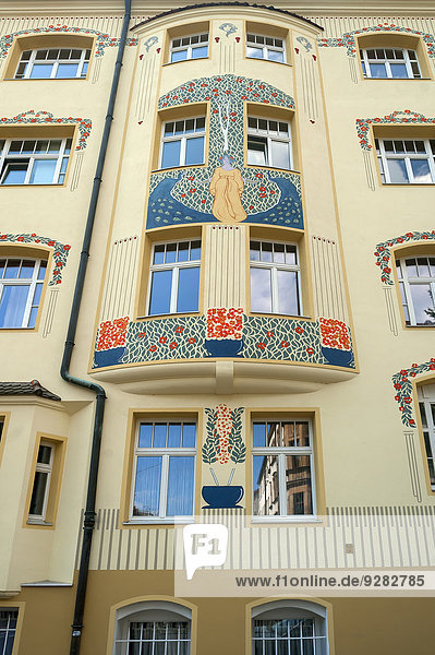 Fenster Kunst Fassade Hausfassade reparieren Vielfalt herrschaftlich Bayern Bucht Deutschland Nürnberg
