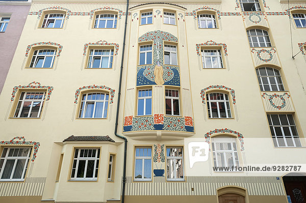 Gebäude Kunst Fassade Hausfassade reparieren Nachbarschaft Bayern Deutschland Nürnberg