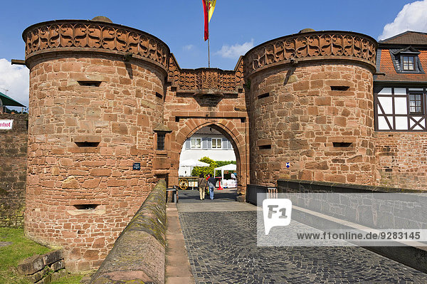 Untertor oder Jerusalemer Tor am Westgraben der mittelalterlichen Stadtbefestigung  Altstadt  Büdingen  Hessen  Deutschland