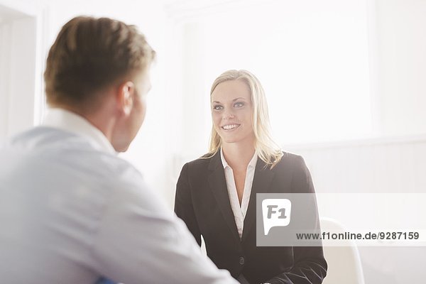 Mensch Menschen Geschäftsbesprechung Besuch Treffen trifft Business