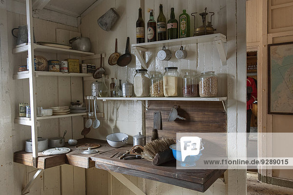 Die Küchenecke der wissenschaftlichen Forschungsstation in Camp Livingston auf den Süd-Shetland-Inseln.