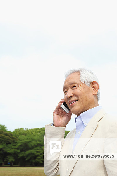 Senior Senioren Mann Erwachsener japanisch Smartphone