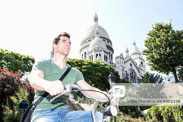 Radfahren für Männer im mittleren Erwachsenenalter in Paris  Frankreich