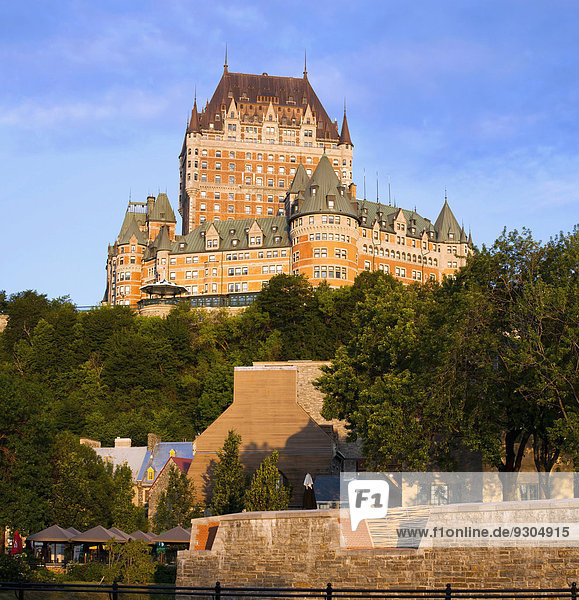 Luxushotel Château Frontenac  vorn die Unterstadt  Québec  Québec  Kanada