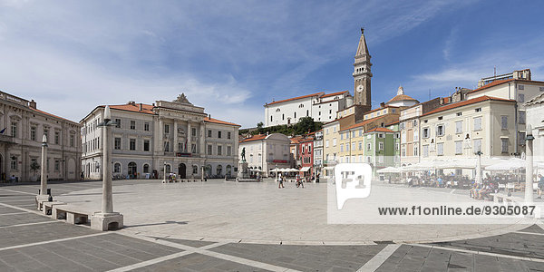 Tartiniplatz mit Rathaus und Kirche des Hl. Georg  Piran  Istrien  Slowenien