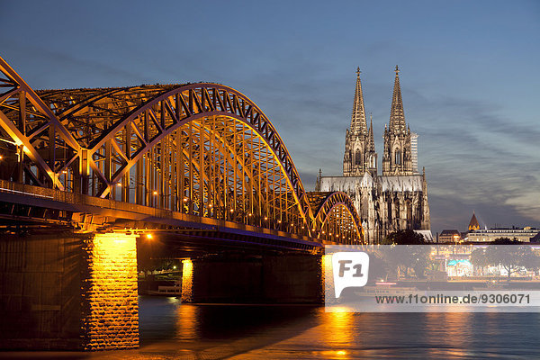 Kölner Dom und Hohenzollernbrücke  Köln  Nordrhein-Westfalen  Deutschland