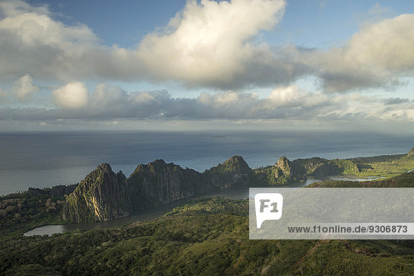 Linderalique Felsen vor Küste Hienghène Nordprovinz Grande Terre Neukaledonien