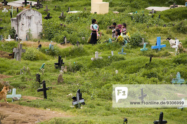 Friedhof eines Indiodorfes  Chamula  Chiapas  Mexiko