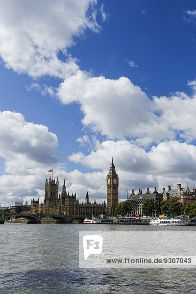 Fluss Themse und der Palast von Westminster  Häuser des Parlaments  London  England  Großbritannien
