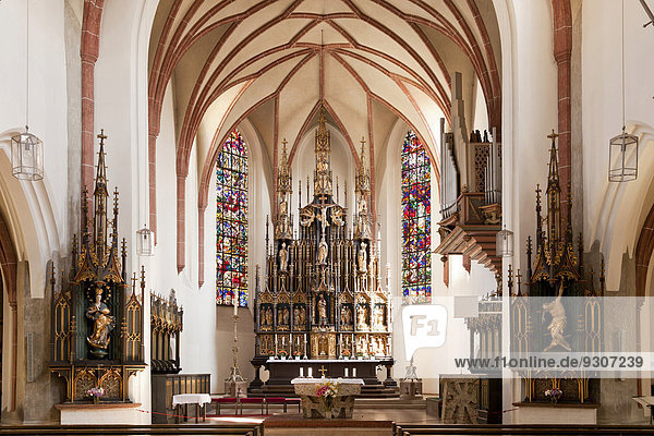 Innenraum der Pfarrkirche St. Jakob  Burghausen  Oberbayern  Bayern  Deutschland