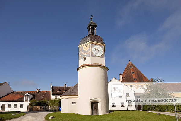 Uhrturm im sechsten Burghof der Burg zu Burghausen  Burghausen  Bayern  Deutschland