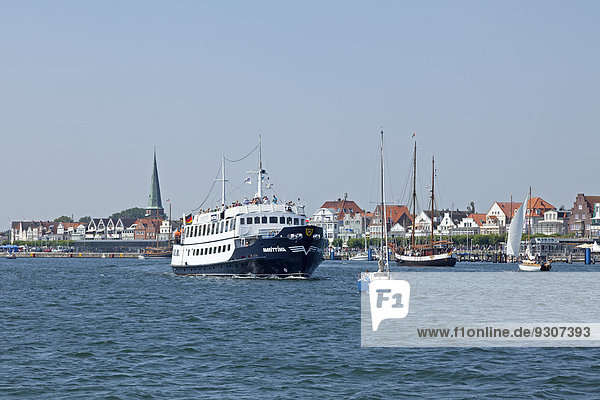 Bootsverkehr  Travemünde  Schleswig-Holstein  Deutschland