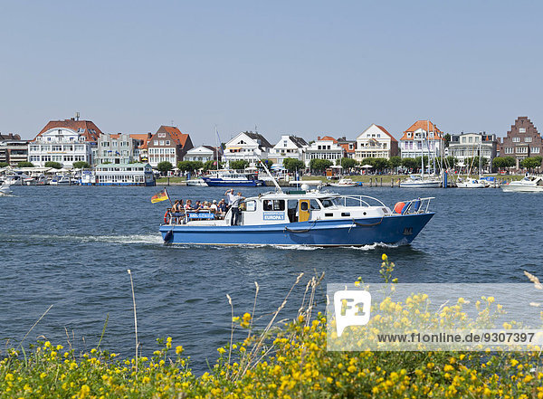 Bootsverkehr  Travemünde  Schleswig-Holstein  Deutschland