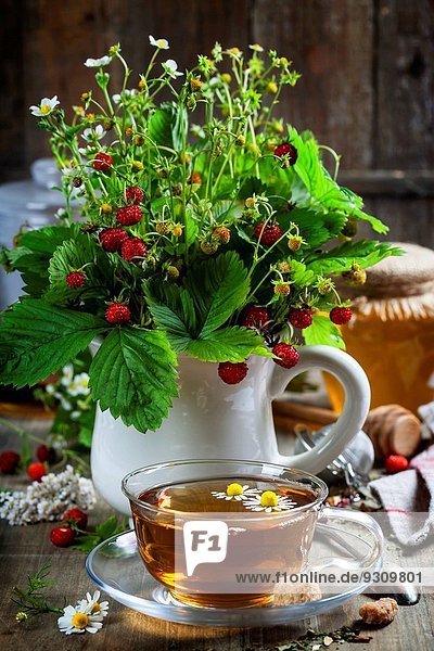 Blumenstrauß Strauß Lebensmittel Konzept Gesundheit ungestüm Erdbeere Gewürz Honig Tee