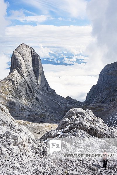 Frau beim Bergwandern am Hochkönig Berchtesgadener Alpen Österreich
