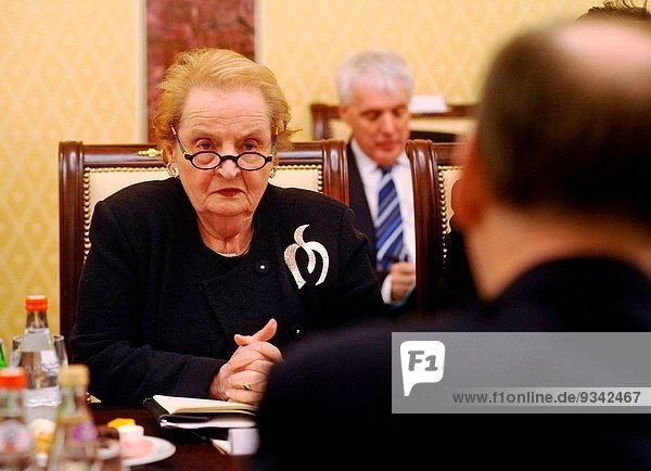 Moskau Hauptstadt Besuch Treffen trifft Sicherheit Sekretär Madeleine Bewachung