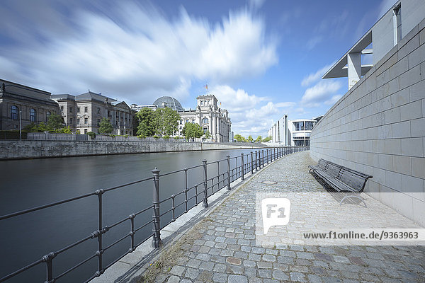 Deutschland  Berlin  Blick auf Spree und Reichstag