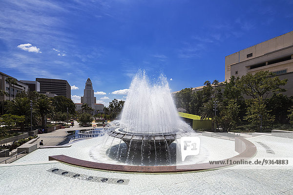 USA  Kalifornien  Los Angeles  Grand Park  The Arthur J. Will Memorial Fountain und die Los Angeles City Hall im Hintergrund.