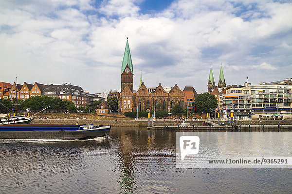 Deutschland  Bremen  Weser und Altstadt mit Bremer Dom und Martinskirche