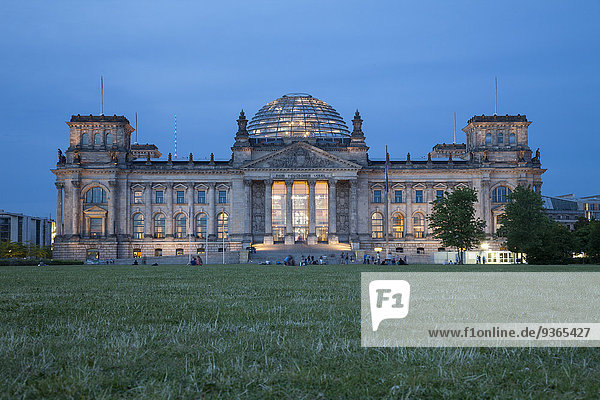 Germany  Berlin  Reichstag building in the evening
