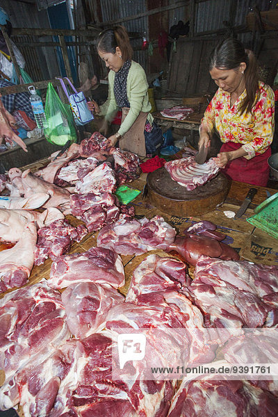 Frau Lebensmittel kaufen Asiatische Küche Laden Markt Kambodscha Asien Fleisch Siem Reap