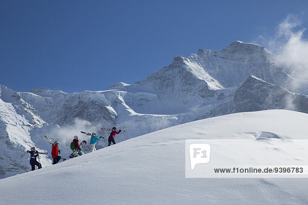 Frau Berg Winter Mann schnitzen Skisport Ski Berner Alpen Mönch Wintersport