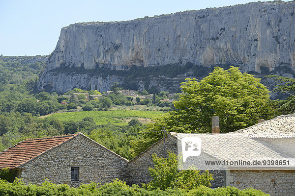Felsbrocken Frankreich Europa Wohnhaus Landschaft Provence - Alpes-Cote d Azur Bluff Vaucluse