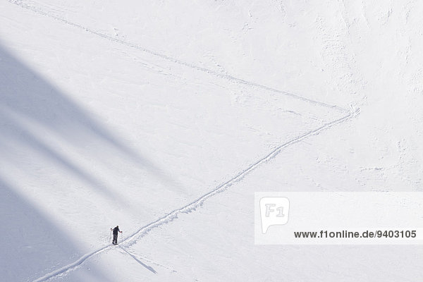 leer Erhöhte Ansicht Aufsicht Außenaufnahme Landschaftlich schön landschaftlich reizvoll Einzelperson eine Person Sport Tag Abenteuer Schönheit Querformat Skisport Kälte extrem abseits der Piste Öde Idaho nur ein Mann freie Natur Schnee