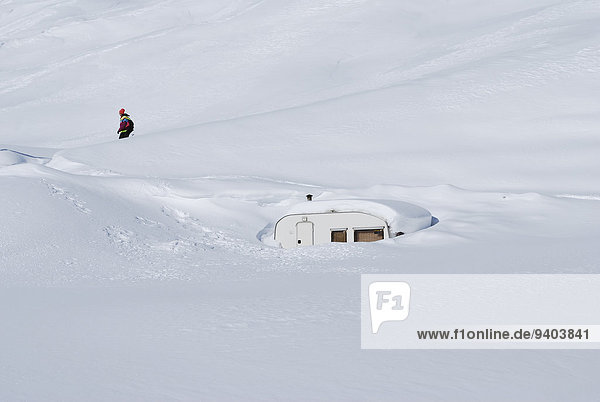 Nationalpark Außenaufnahme Einzelperson eine Person Sport Tag Abenteuer Wärme Landschaft Ausdauer rennen Querformat Herausforderung extrem Campingwagen Trentino Südtirol begraben Italien nur ein Mann freie Natur Schnee Trentino-Südtirol