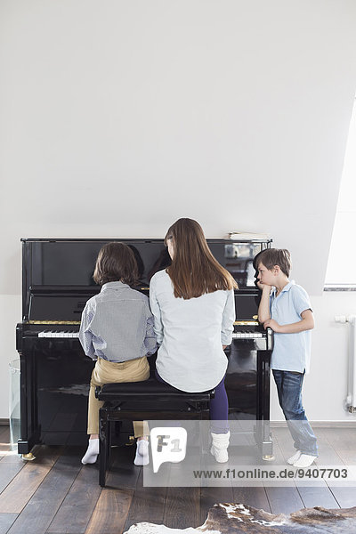 zuhören Bruder Klavier Tochter Mutter - Mensch spielen
