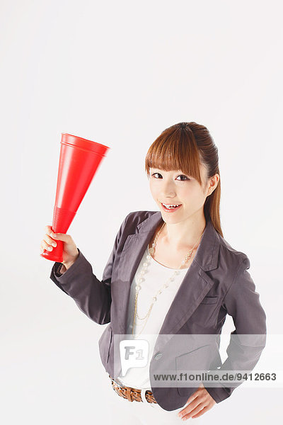 Portrait Geschäftsfrau weiß Hintergrund jung Länge Hälfte japanisch
