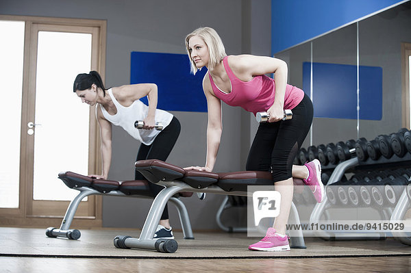 Fitness-Studio Frau Training Gewicht 2